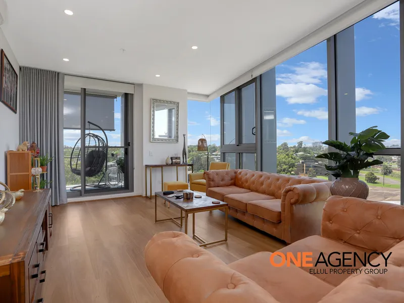 Peaceful, modern living with Westfield and Railway station at your door!
