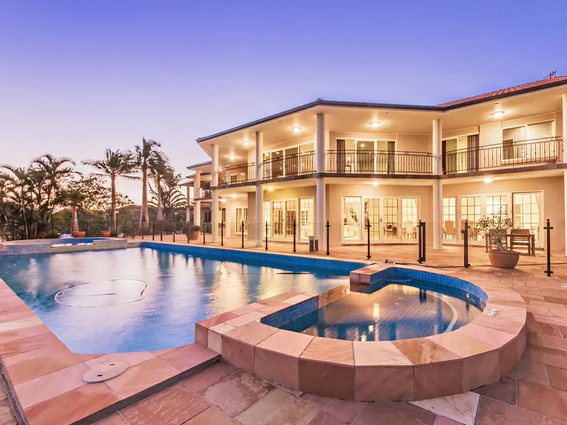 The Mansion On The Golf Course