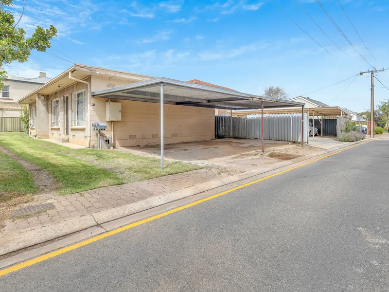 Multiple Income Producing Investment in Great Location!