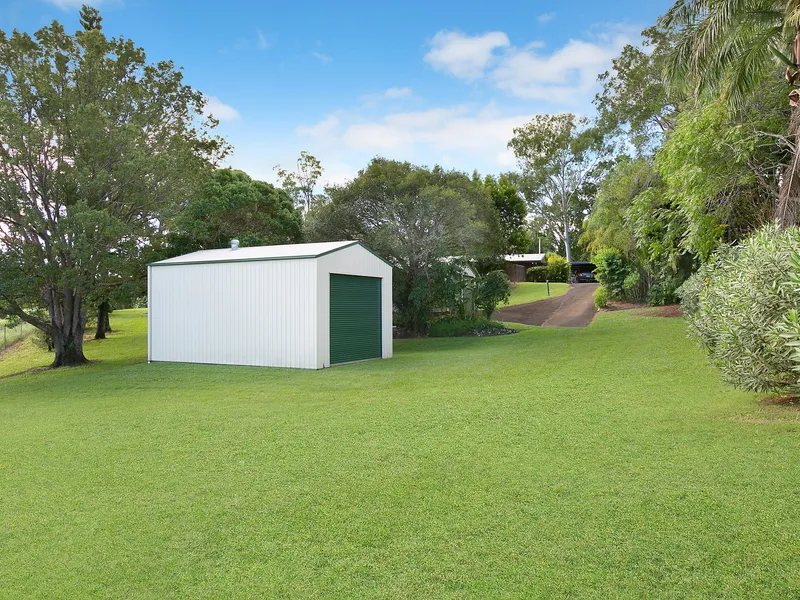 Idyllic acreage with versatile lifestyle options