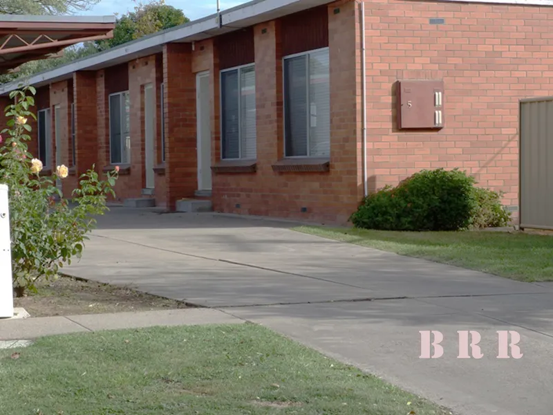 UNIT 3 5 HELMS COURT