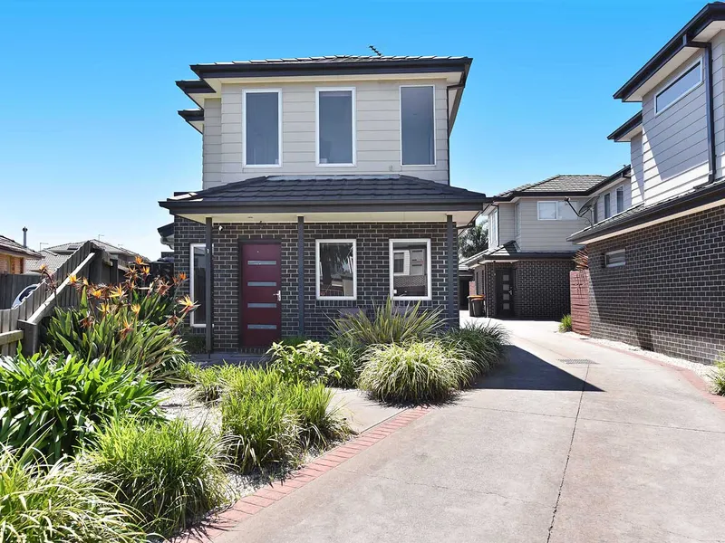 BEAUTIFUL TOWNHOUSE IN GREAT LOCATION