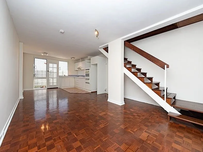 PERFECTLY LOCATED TOWNHOUSE