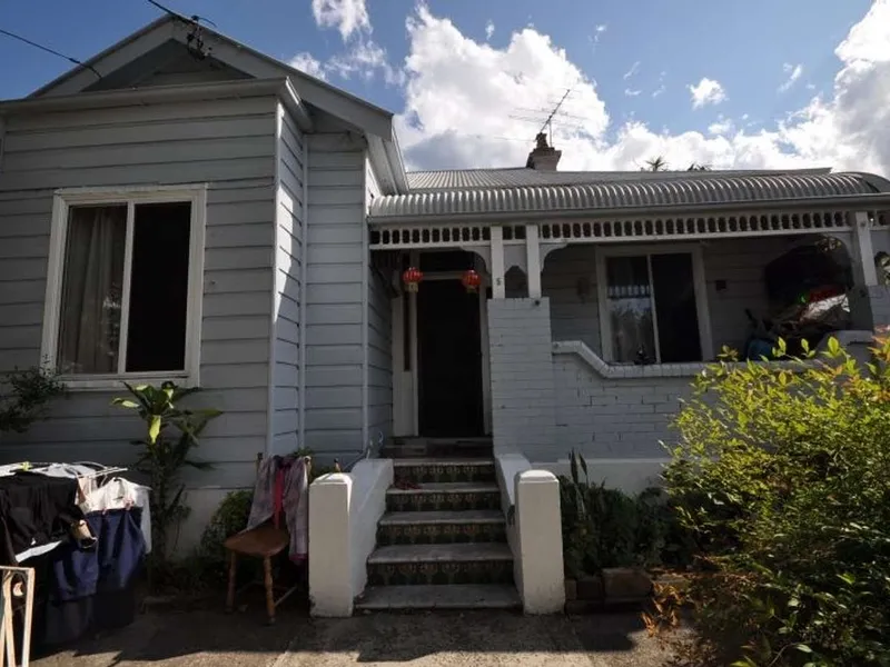 3 Bedrooms Semi-Houses For Lease