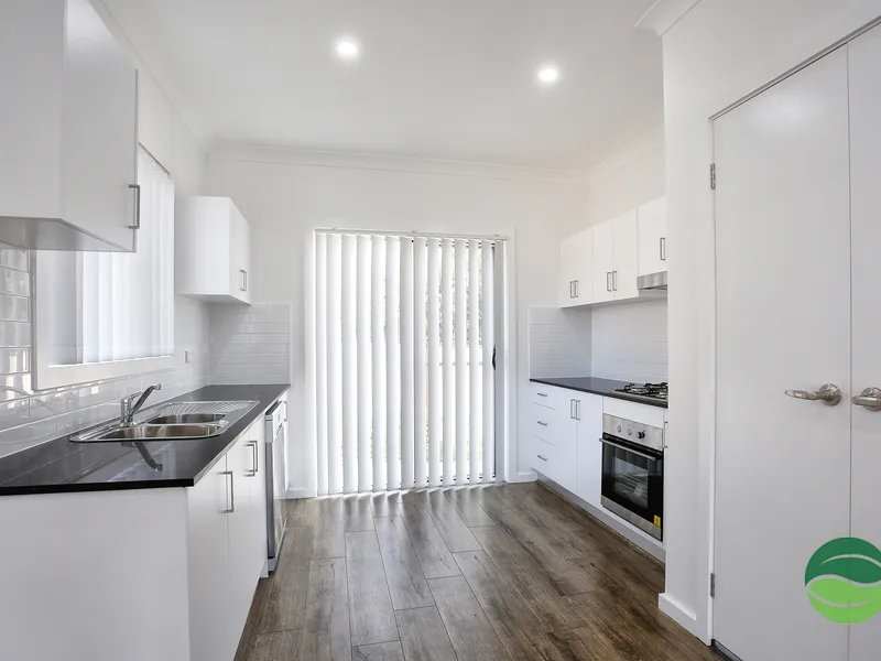 Brand NEW Spacious Granny Flat with Garage - minutes from M7 and Central Location