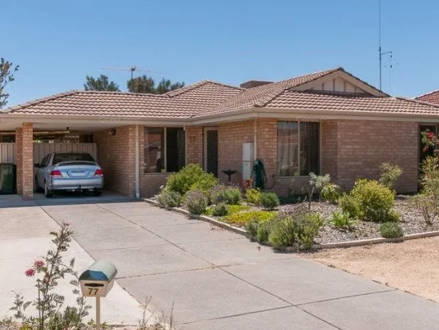 Located in one of the best streets in Stratton, near the schools