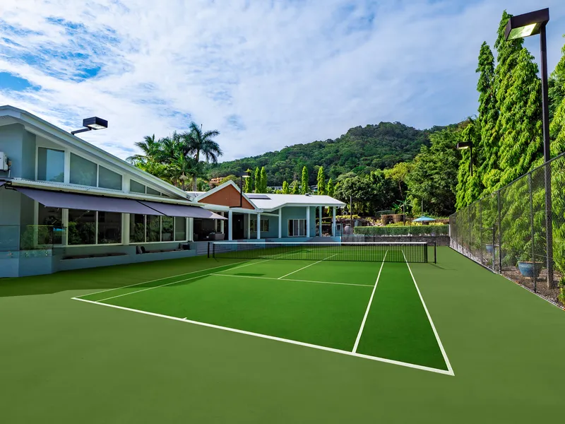 INTIMATE FAMILY HOME WITH STATELY PROPORTIONS