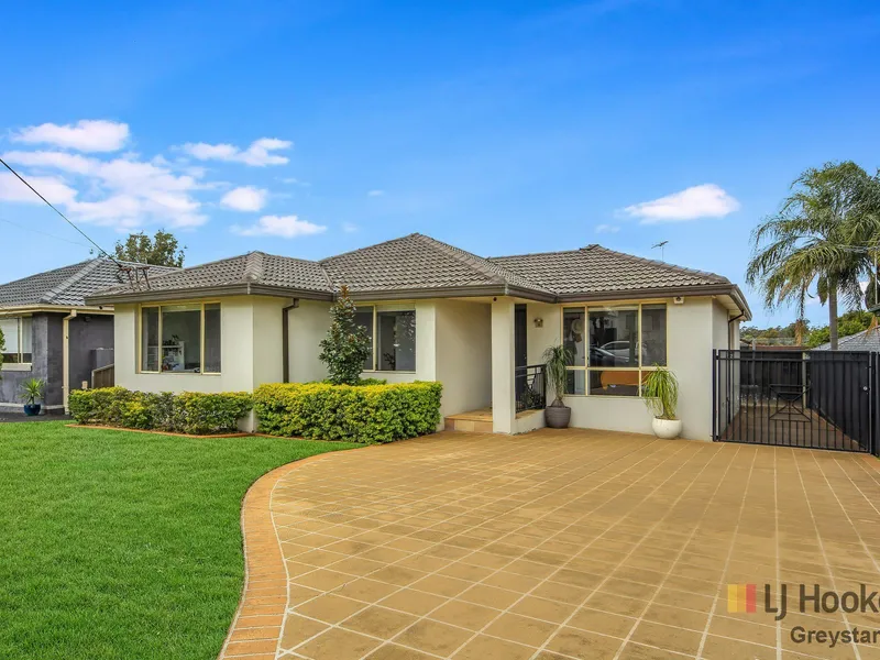 $1,300,000 - $1,350,000 - FUN FOR THE WHOLE FAMILY!!! OPEN SATURDAY AT 12:30PM