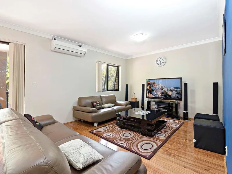 Spacious 3 beds, 2 Car Spaces, Floorboards throughout, Next to Park, Close to the Train Station