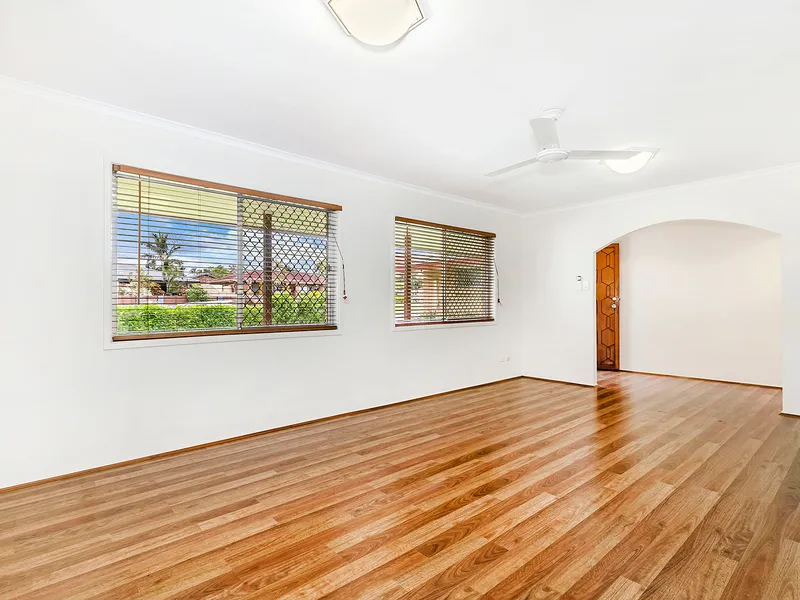GREAT LOCATION!! CLOSE TO SCHOOL & TRANSPORT