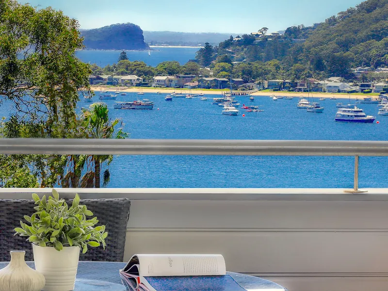 Award-winning residence with spectacular views of Pittwater and beyond