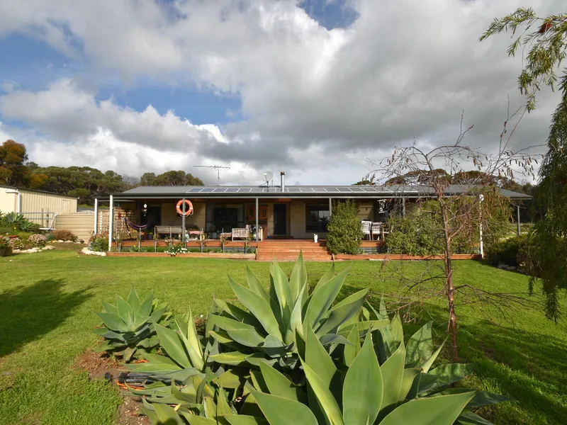 Rural living Package Offering Space and Convenience to town!