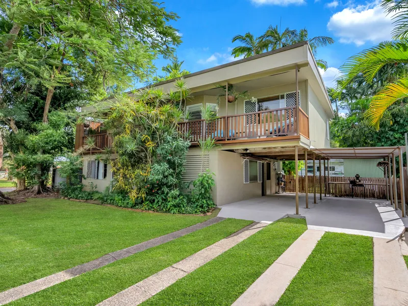 Huge Family Home! - Granny Flat - Corner Block - Inground Pool - Deck