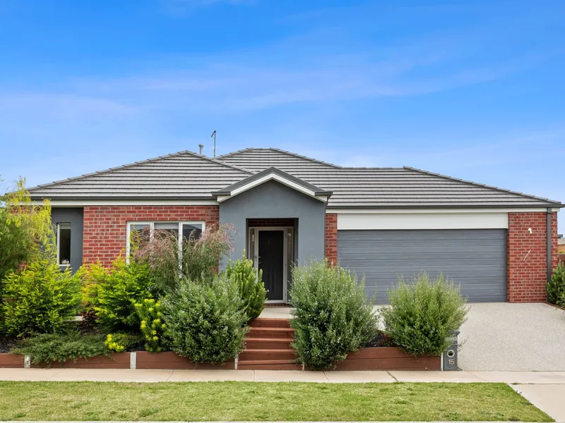 Low Maintenance Living in Bayview!