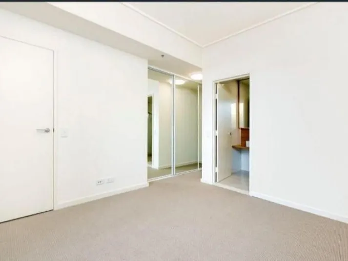Modern Spacious Two Bedroom Apartment With 2 Bathrooms Plus Study