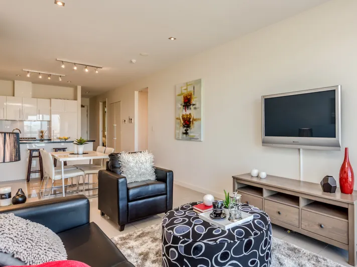 Spacious Luxury 2-Bedrooms Apartment Plus a Study Area Ideal for Down-sizers or First Home Buyers