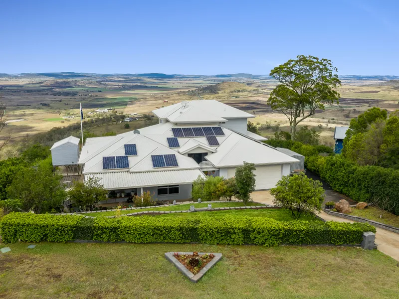 3.24ha of elevated escarpment breathtaking views that simply must be seen to be believed - beautiful contemporary home!