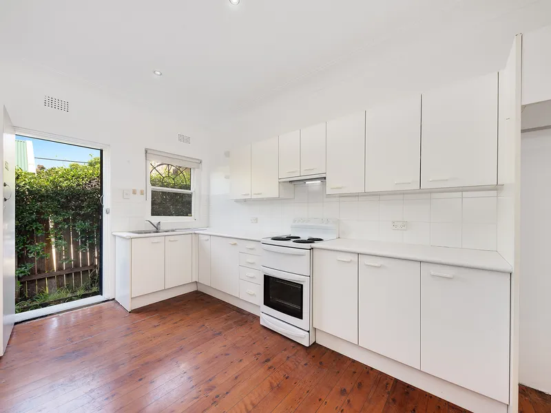 Spacious 1 bedroom apartment in ultra-convenient location