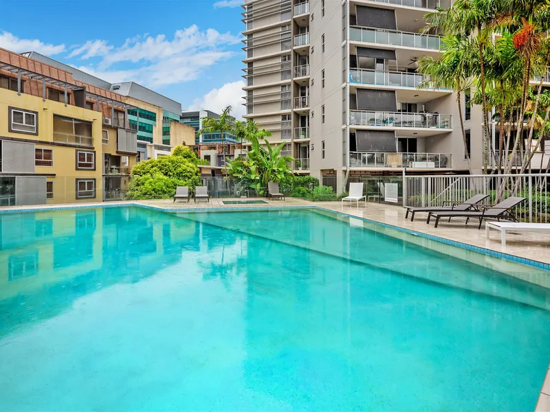 FULLY FURNISHED THREE BEDROOM APARTMENT **BOND LOANS AVAILABLE