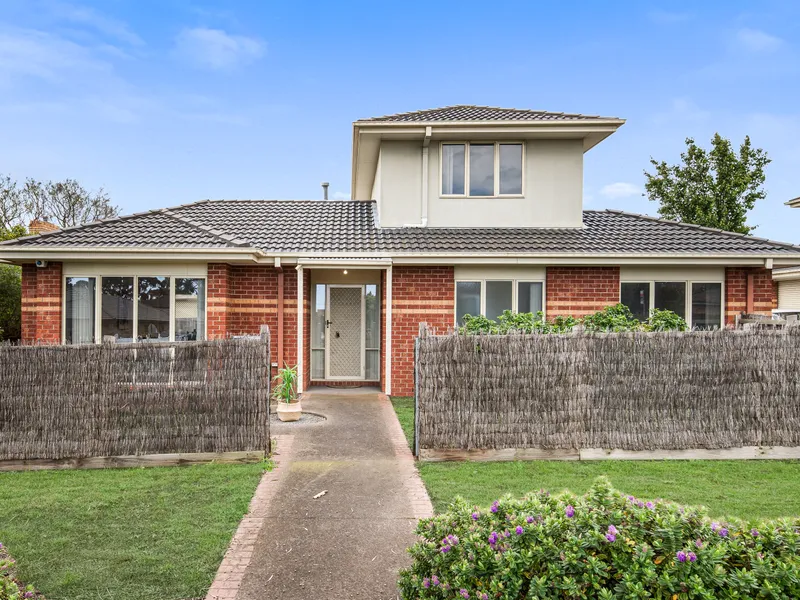 STYLISH TOWNHOUSE LIVING WITH A CONVENIENT LIFESTYLE VIBE