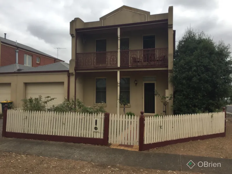 FEDERATION TOWNHOUSE WITH PARKLAND SURROUNDS!