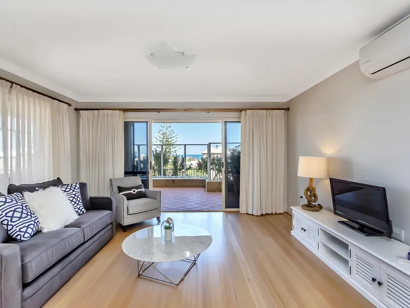 Spacious home with stunning ocean views