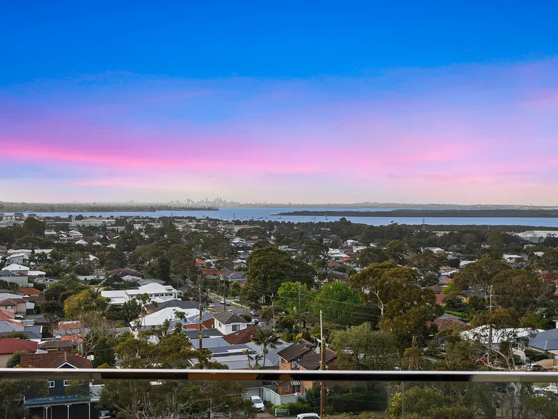 Living the life Auction 25/10 if not sold prior to