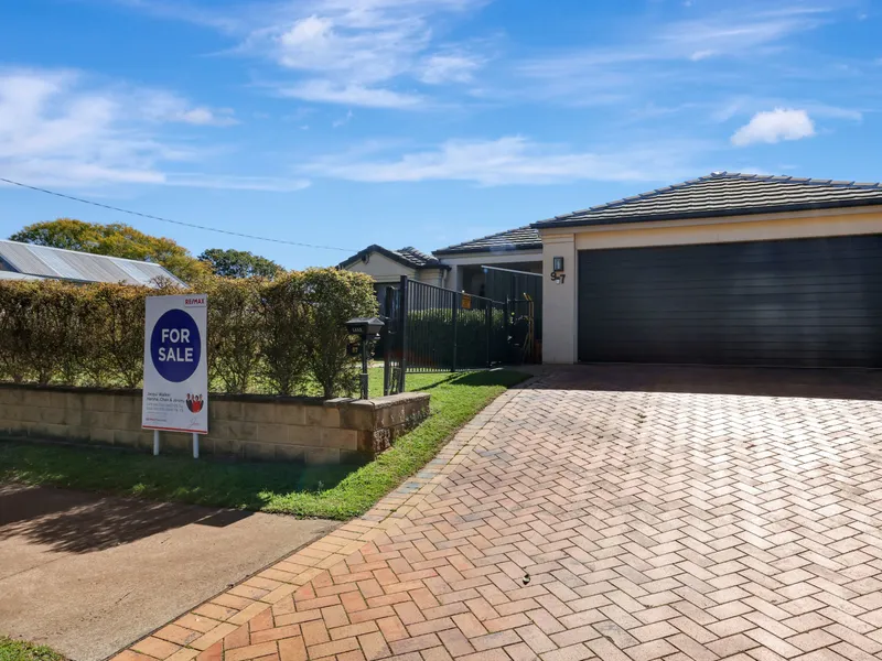 ' I'm FRESHLY PAINTED !! ' says family-sized 97 Nelson Street, ' And I've got BRAND-NEW flooring and carpets !! '