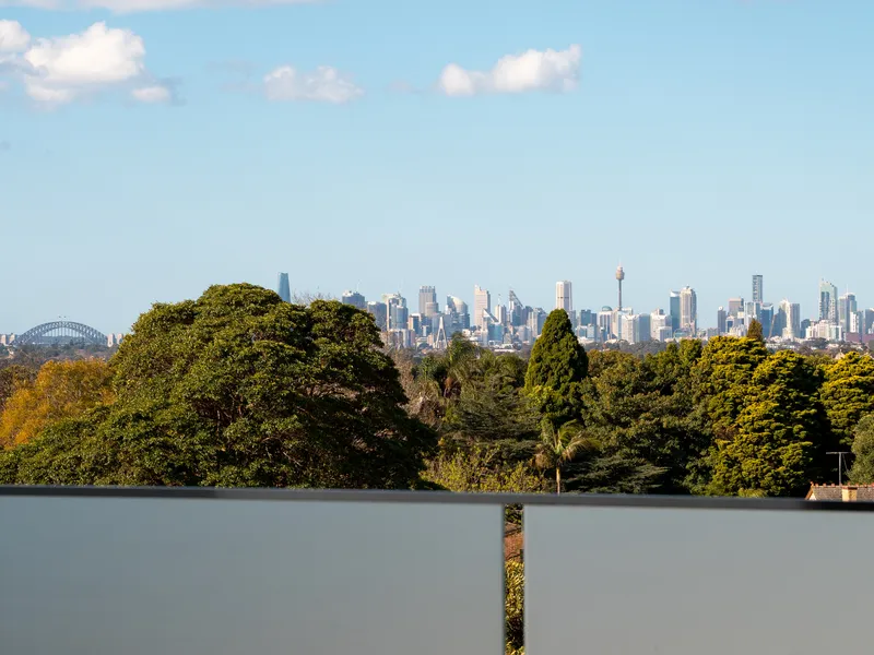 Contemporary Residence with Captivating Panoramic City Views