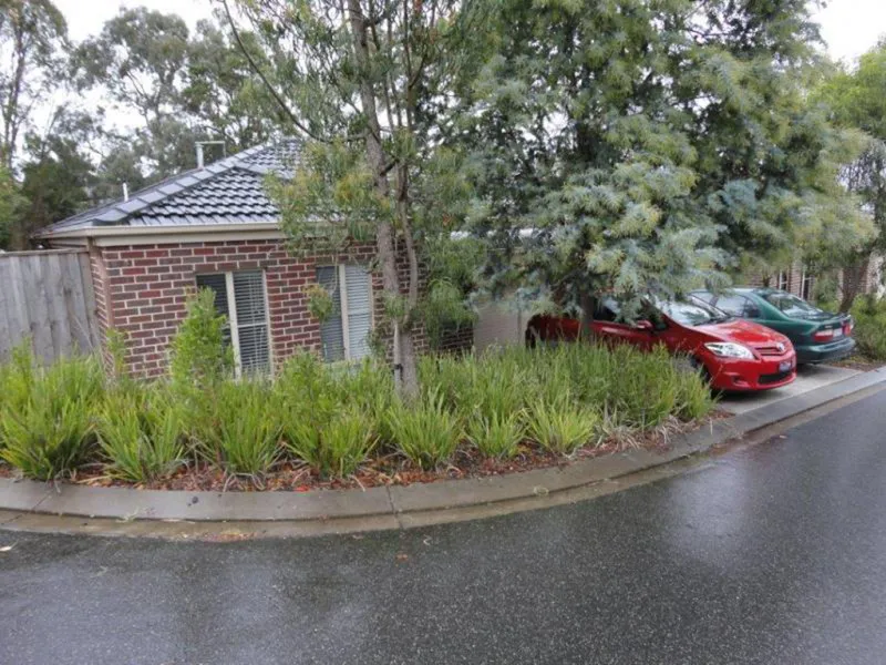 APPEALING THREE BEDROOM TOWNHOUSE WITH DOUBLE GARAGE