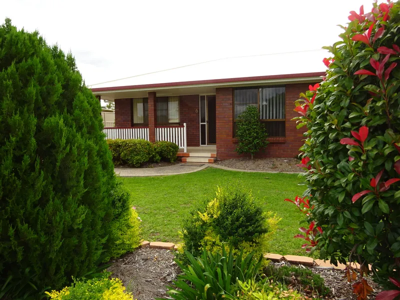 4 Bedroom Brick - Spotless Presentation