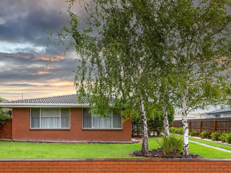 OFTEN SOUGHT BUT DIFFICULT TO FIND. SPACIOUS 4 BEDROOM HOME IN CENTRAL YARRAM.