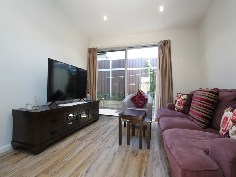 2 Bedroom Flat - BILLS PAID (only pay electricity) & Furnished