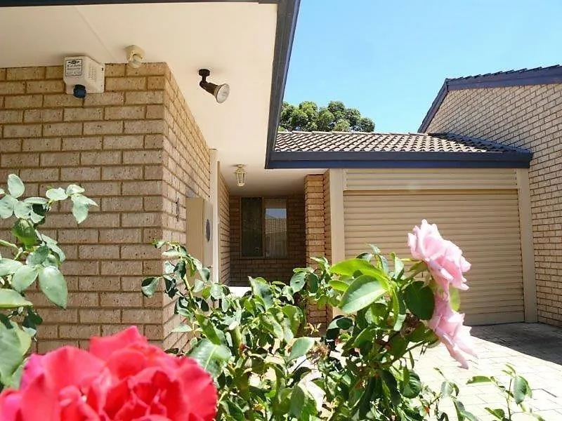 Spacious 3x1 Villa in Super Convenient Location.