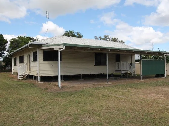 ATTRACTIVE WELL BUILT LOWSET 3 BEDROOM CHAMFERBOARD HOME OFFERING A GREAT COUNTRY LIFESTYLE FOR THE BUDGET CONSCIOUS
