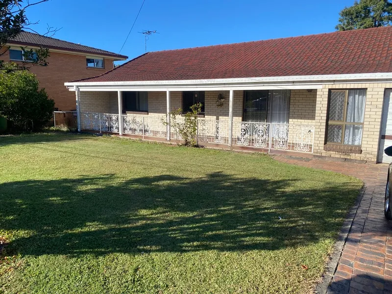 In the heart of Thornlands and the catchment for Bayview State School!