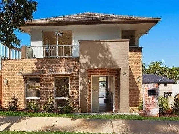 Lifestyle of modern convenience, dual level 4 beds home