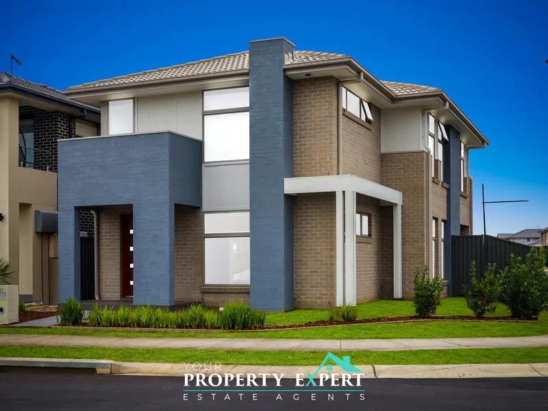 Dazzling Home Located Opposite To Reserve