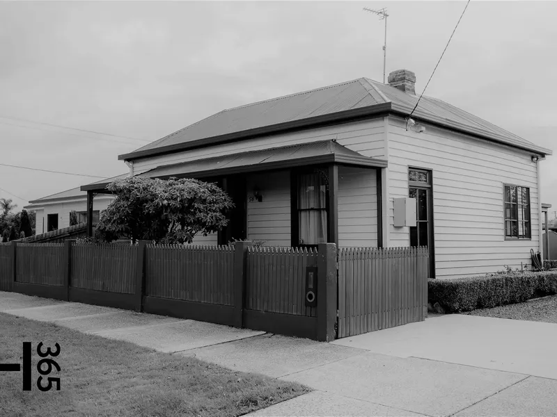 Charming Cottage Circa 1900, Renovated Beautifully and Ready to Go!