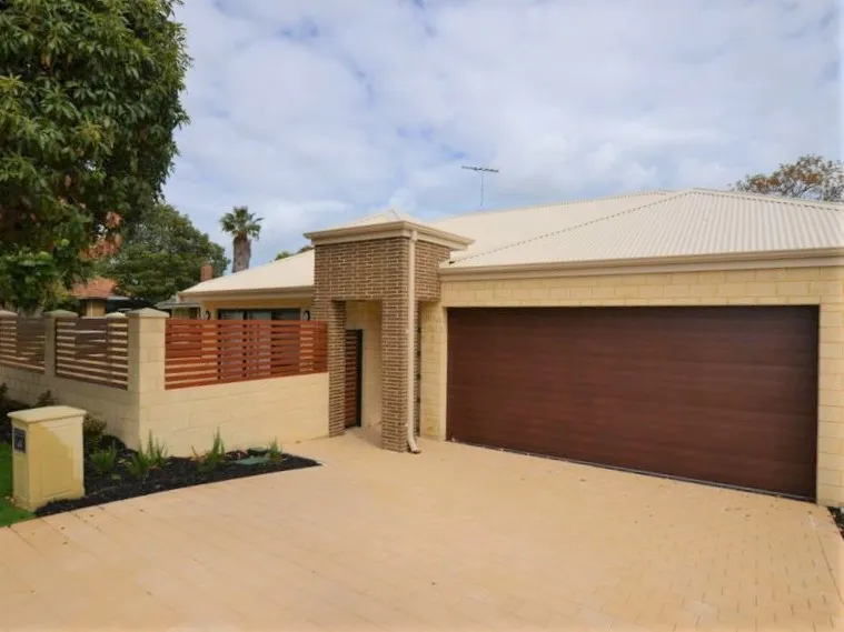 STUNNING, DELXUE VILLA !!!