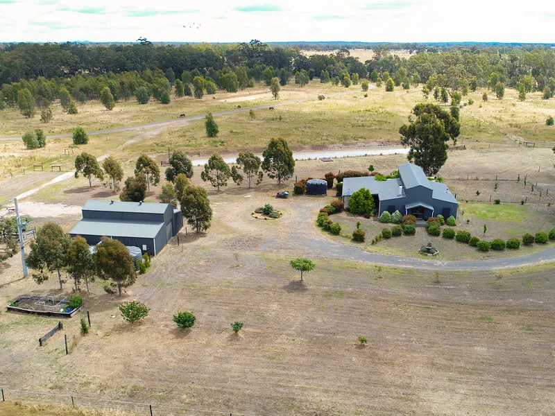 Gorgeous American Barn on 48 acres