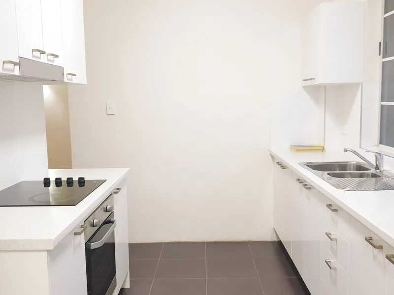 TOP FLOOR 2 BEDROOM UNIT