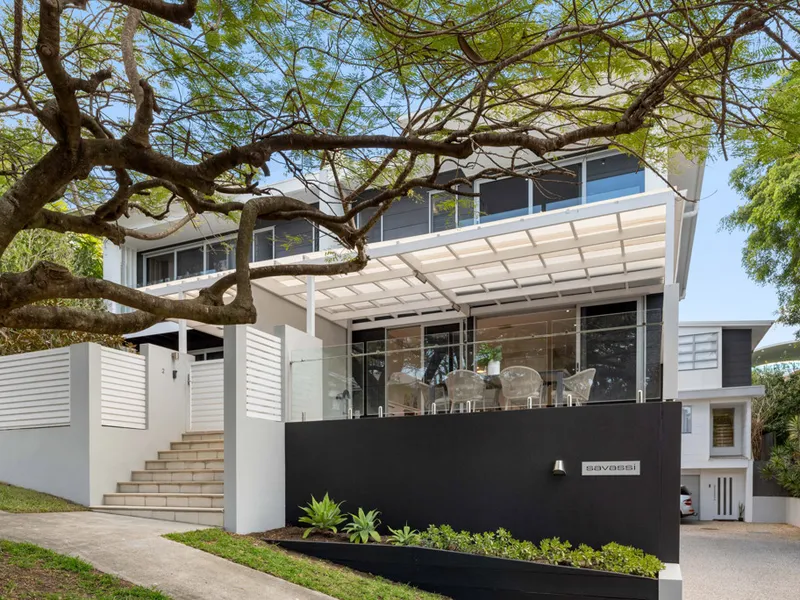 Architectural 'House Alternative' in Prime Location