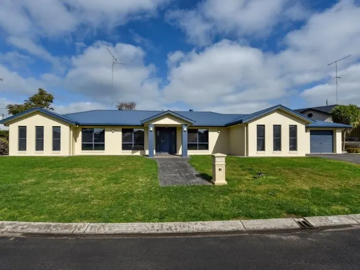 SPACIOUS FAMILY HOME