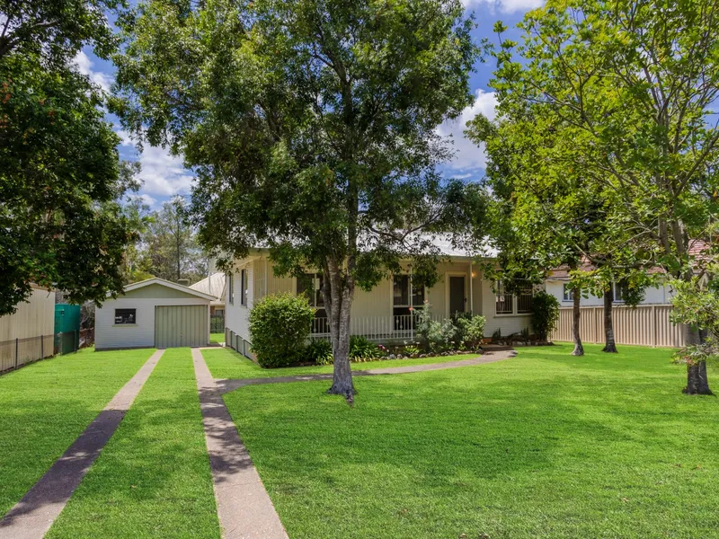 CHARMING MID CENTURY MODERN CIRCA 1960