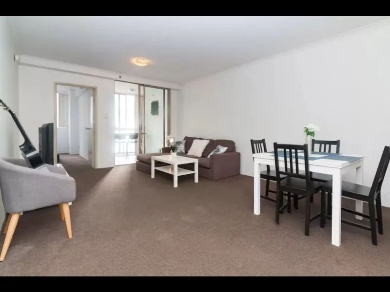 Resort Style living in Sydney CBD Spacious  2 bd apt with study next to the world square