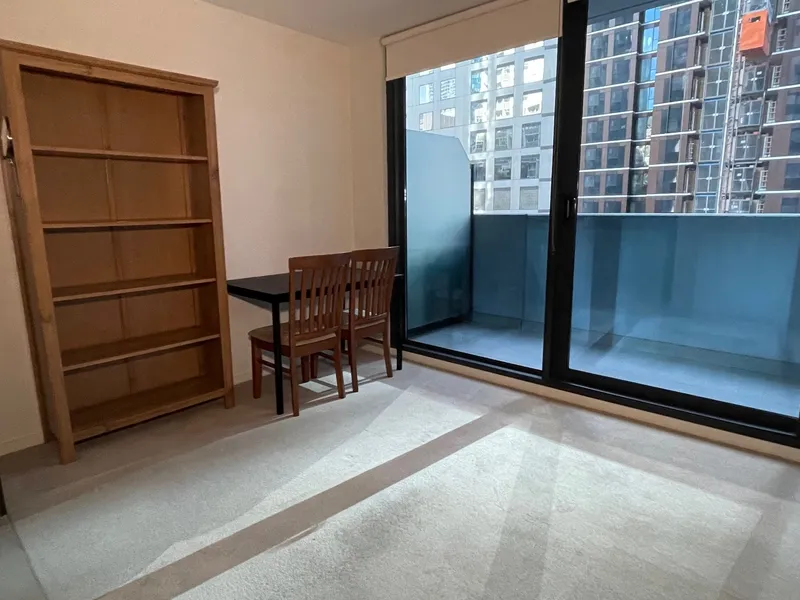 SEMI-FURNISHED ONE BEDROOM APARTMENT AT MELBOURNE SKY