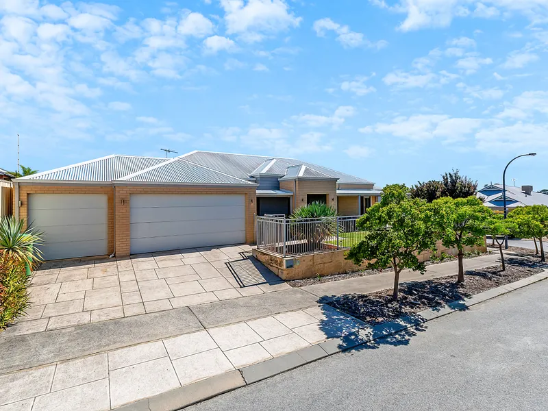 Family home with TRIPLE GARAGE