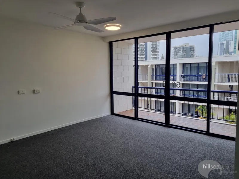 1 bedroom unit in 'Club Surfers'