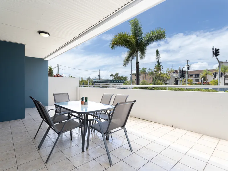 Fantastic Spacious Unit - So Close To Nobby's Beach & Shops!